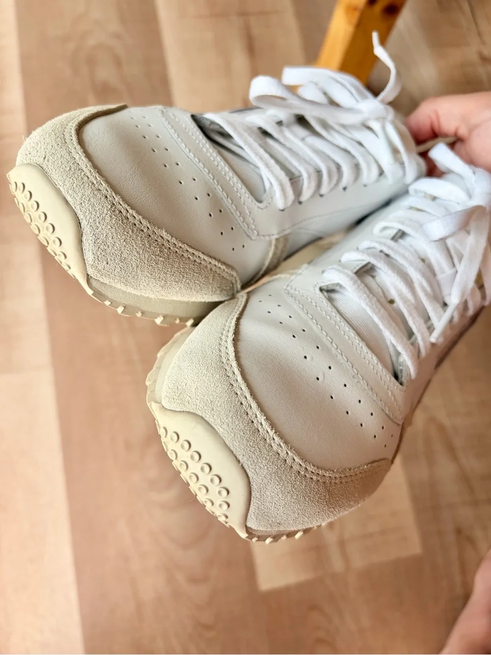 Reebok Women’s Classic Leather & Suede White Stucco Sneakers Size 8.5